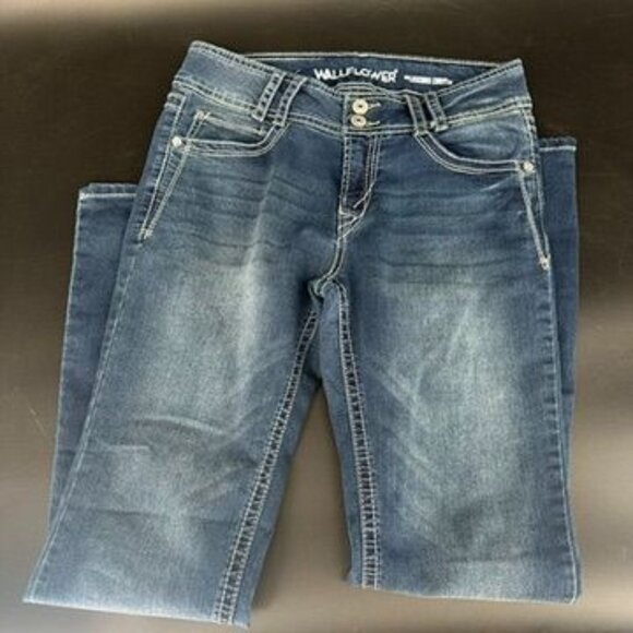 WallFlower Women’s 9 "The Luscious Curvy" Fit Bootcut Jeans - Picture 5 of 10